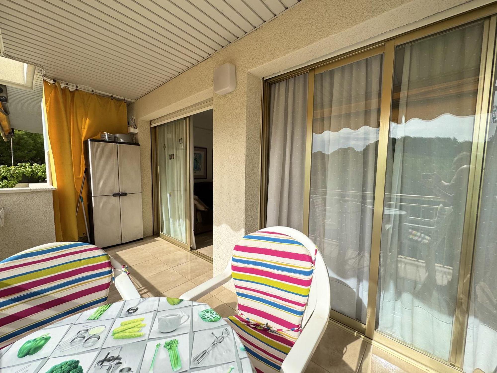 Apartsalou Penedes 外观 照片